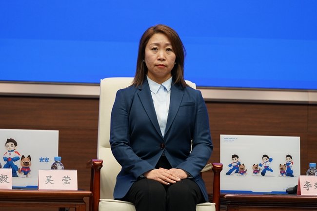 出席发布会的有