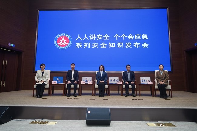 同题参见今天发布会的主题是向大家通报